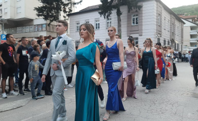 Фочански матуранти: Професори су нам помогли да постанемо бољи људи