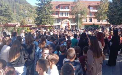 Октобарски базар спојио домаће произвођаче и најмлађе Фочаке