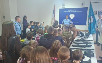 Фочански основци у посјети Полицијској управи поводом Дана полиције
