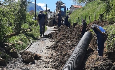 Мјештани Рудеже уређују локални пут