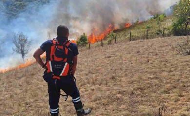 Пожар у Хандићима под контролом: Борба са ватреном стихијом на подручју Фоче се наставља
