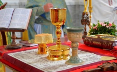Тајна Божића и причешћа: Хљеб живота који силази са неба