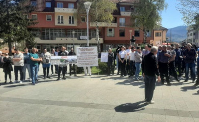 Дио мјештана поново протестовао против изградње депоније у Козјој Луци