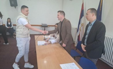 Општина Фоча улаже у знање - потписани уговори за стипендије