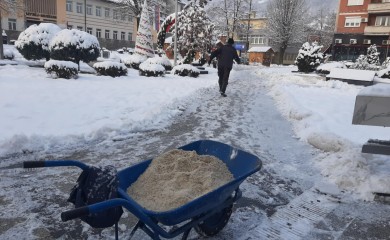 Одјељење за инспекције: Очистити снијег и лед испред улаза, новчане казне за неодговорне
