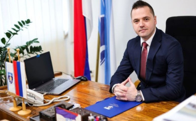 Вукадиновић честитао Осми март: Сваки дан да буде у знаку здравља, љубави и поштовања