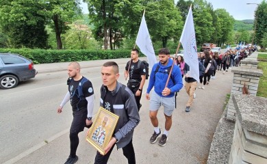 Стотину студената из Фоче пјешачи на поклоњење Светом Василију Острошком
