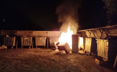 Паљење отпада у Принциповој улици све чешће, мјештани страхују од пожара