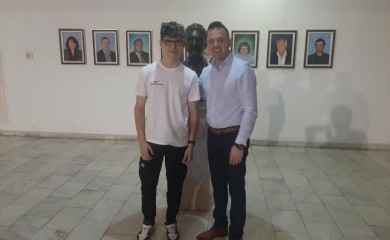 Новчана награда за Стефана Грујичића пред одлазак на Балканијаду из физике