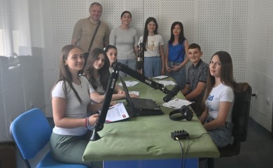 У години великог јубилеја Радио Фоче: Ђаци учили основе новинарства