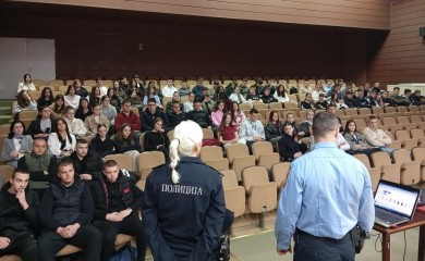 Љубав према полицијском позиву мотивише фочанске средњошколце за упис у Средњу школу МУП-а