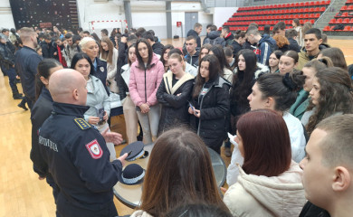 Средњошколци упознати са условима за упис у Школу унутрашњих послова