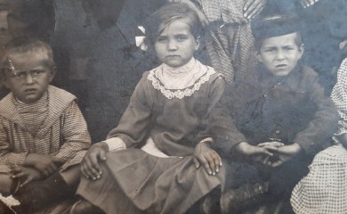 Пјесма о дјевојчици Вели- цвијећем дочекала црногорску војску и због тога убијена