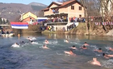 У петак богојављенска пливања за Часни крст на Ћехотини и Бистрици