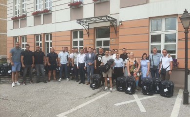 У првој овогодишњој испоруци подијељено 37 аутосједалица за новорођенчад у Фочи