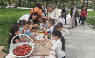 "Васкршња чаролија боја" испред Храма Светог Саве