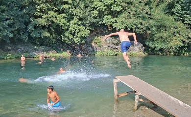 Оживјеле плаже уз Ћехотину и Дрину- на Крвавцу као некада