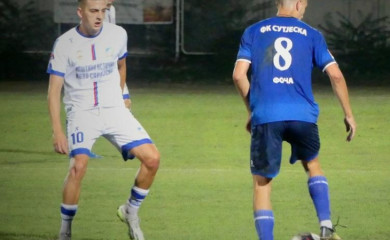 Побједа фудбалера, пораз кошаркаша