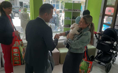 Општина и Градска апотека даривали бебе пакетима вриједним 200 КМ