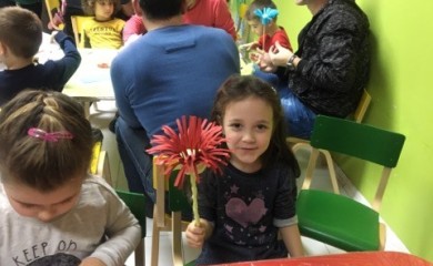 Mališani uz pomoć tata pripremali iznenađenje mamama