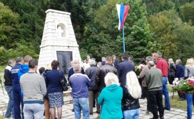 Pomen parastos za civile i vojnike stradale na Papratnoj njivi