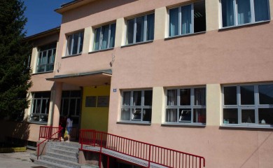ОШ „Веселин Маслеша“: Промијењен број телефона за упис првачића