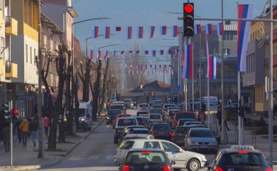 Фоча окићена тробојкама уочи рођендана Српске