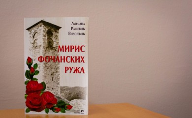 „Мирис фочанских ружа“: Роман о људским судбинама