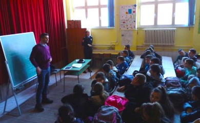 Основци упознати са опасностима које вребају на интернету и друштвеним мрежама