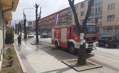 „Извор“ и ватрогасци обавили дезинфекцију града