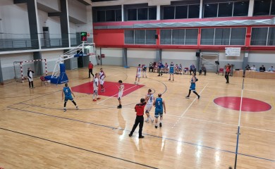 Побједа кошаркаша, пораз одбојкаша, бронзани каратисти