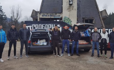 "Гробари Фоча": Божићне печенице, одјећа и обућа за четири породице