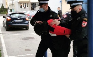 Претреси и хапшења у Фочи