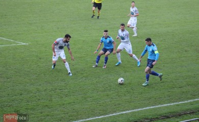 Сутјеска бруси форму против Младости из Гацка