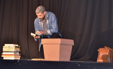 Монодрама „Има нека тајна веза“ на позоришним даскама у Фочи