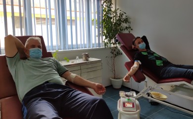 Припадници Полиције дарују крв