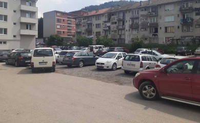 Због уређења паркинга уклонити аутомобиле