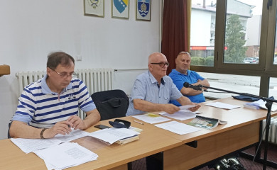„Откад су изабрани, стално нам испирају мозак“