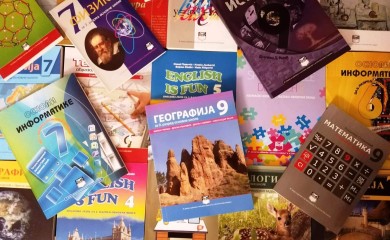 Влада РС: Додатна средства за набавку уџбеника