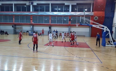 Побједе кошаркаша и одбојкашица, порази одбојкаша и фудбалера