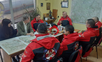 Амбасадор Велике Британије у БиХ уручио опрему фочанским спасиоцима