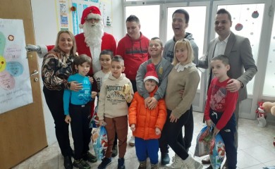 Општина пакетићима обрадовала чланове „Трачка наде“