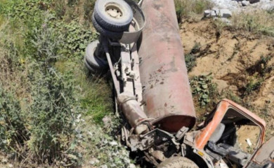 Тешко повријеђен возач камиона