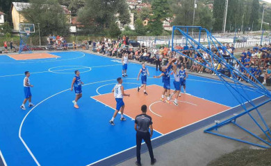 Kошаркашки терен добио савремену подлогу- под обручевима све више дјеце