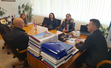 Празнични дарови за вишечлане породице