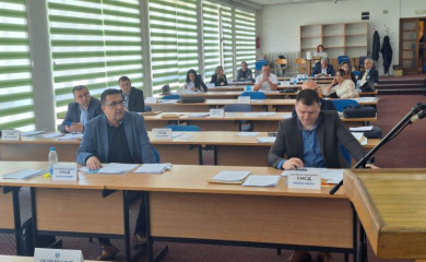 Повеља Општине Петку Чанчару и Дејану Бокоњићу, почасни грађани митрополит Хризостом и Славко Дуњић