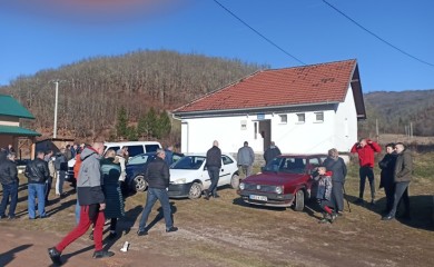 Мјештани се противе изградњи санитарне депоније у МЗ Козја Лука