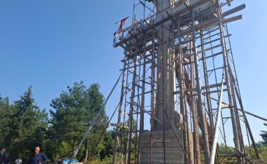 Монументални спомен-крст на Дубу добија завршни изглед