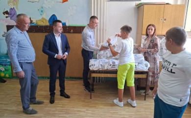 Фочанским основцима бесплатни уџбеници на дар