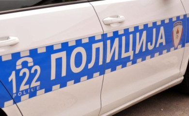 Тешко повријеђена жена сувозач у судару два аутомобила